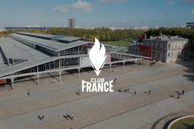 Photo de la Grande Halle de la Villette avec le logo Club France
